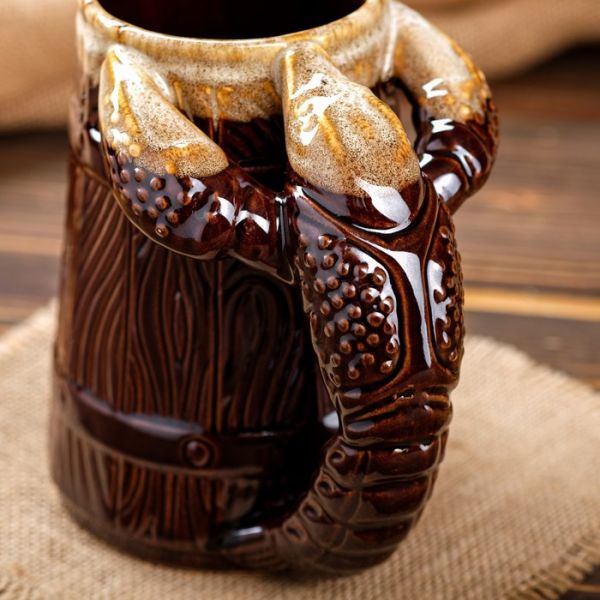 Пивная кружка "Рак Бочка", коричневая, керамика, 0.7 л