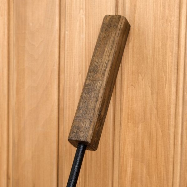 Щетка с деревянной ручкой