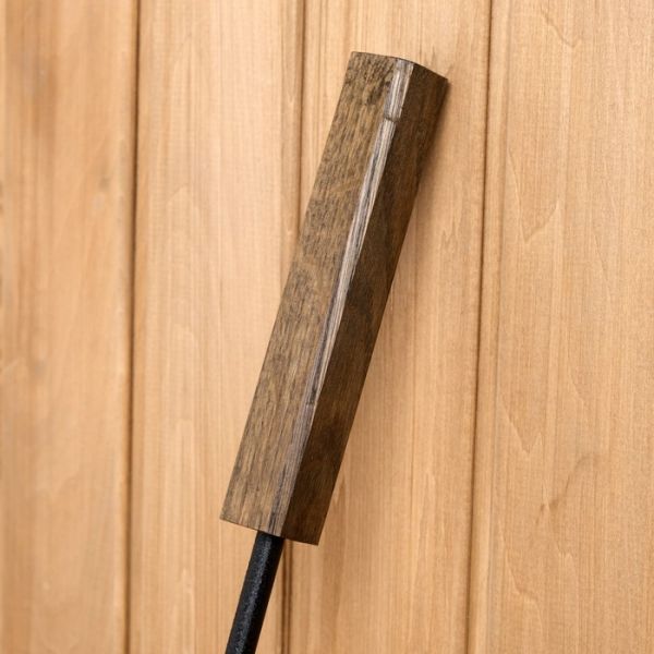 Кочерга с деревянной ручкой