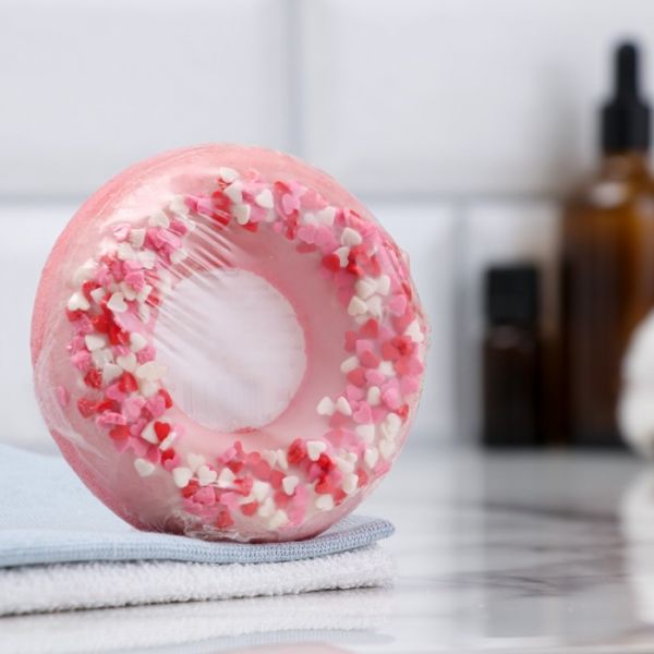 Бомбочка для ванны "Клубничный пончик"