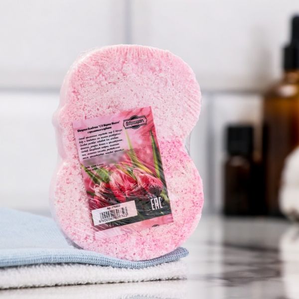 Бомбочка для ванны "С 8 марта с мишкой" с ароматом клубники, 120гр, розовая